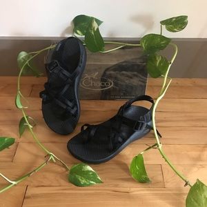 Chaco’s ZX/2 Classic Sandal in Black (sz7)